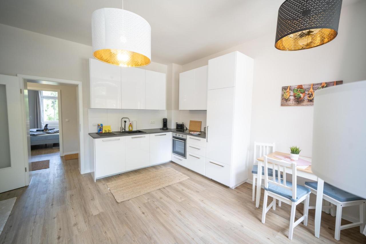 Fullhouse - - L96 - Smarttv - Nespresso - 2 Queensize Beds * Zwickau